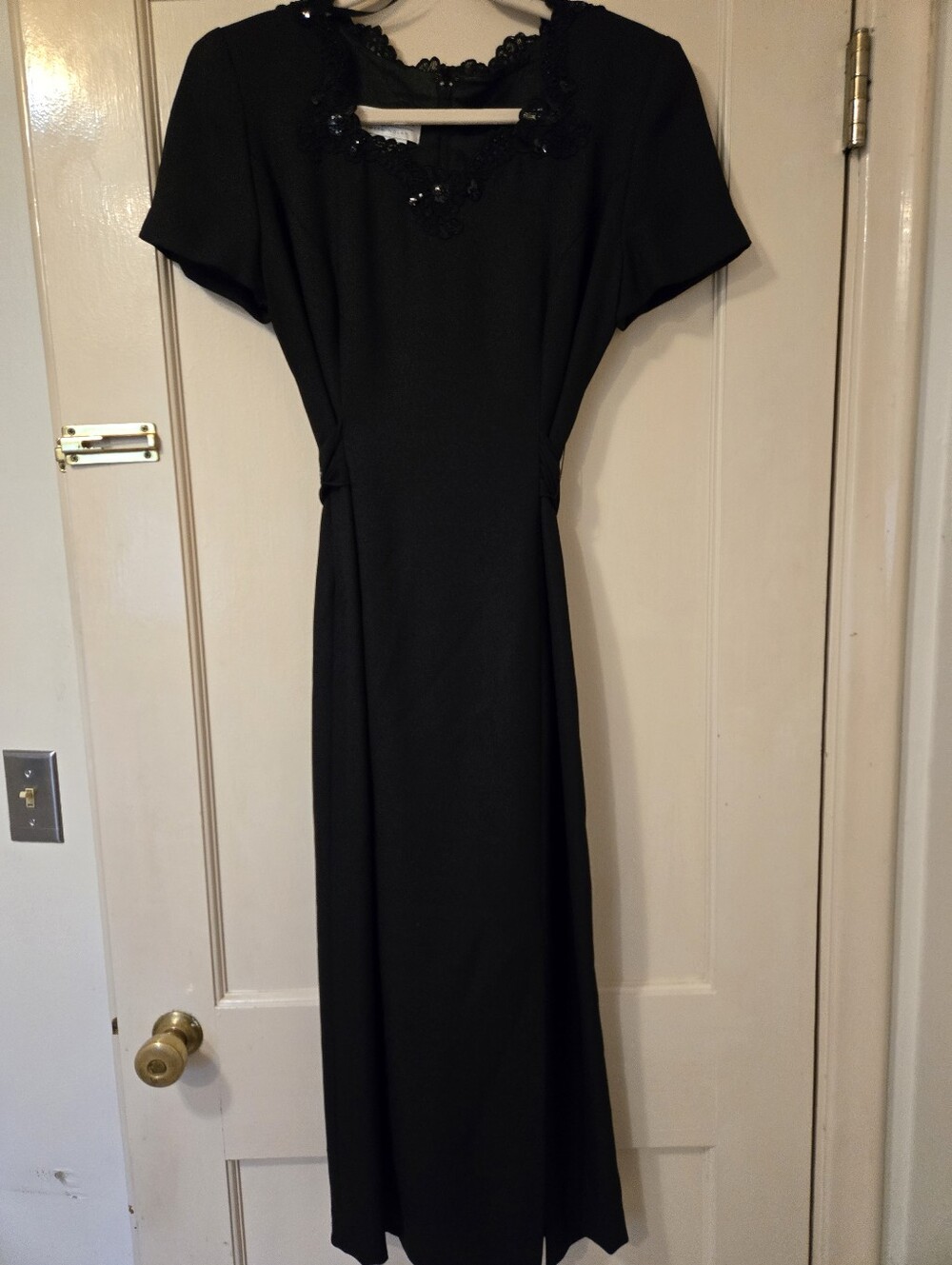 Maggie London Classic Black Sequin Embellished Midi Dress